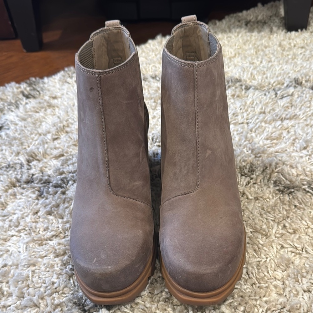 Sorel Gray Chelsea Ankle Boots with Chunky Heel